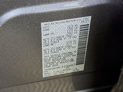 Used 2024 Nissan Pathfinder SV w/ Black Appearance Package image 29