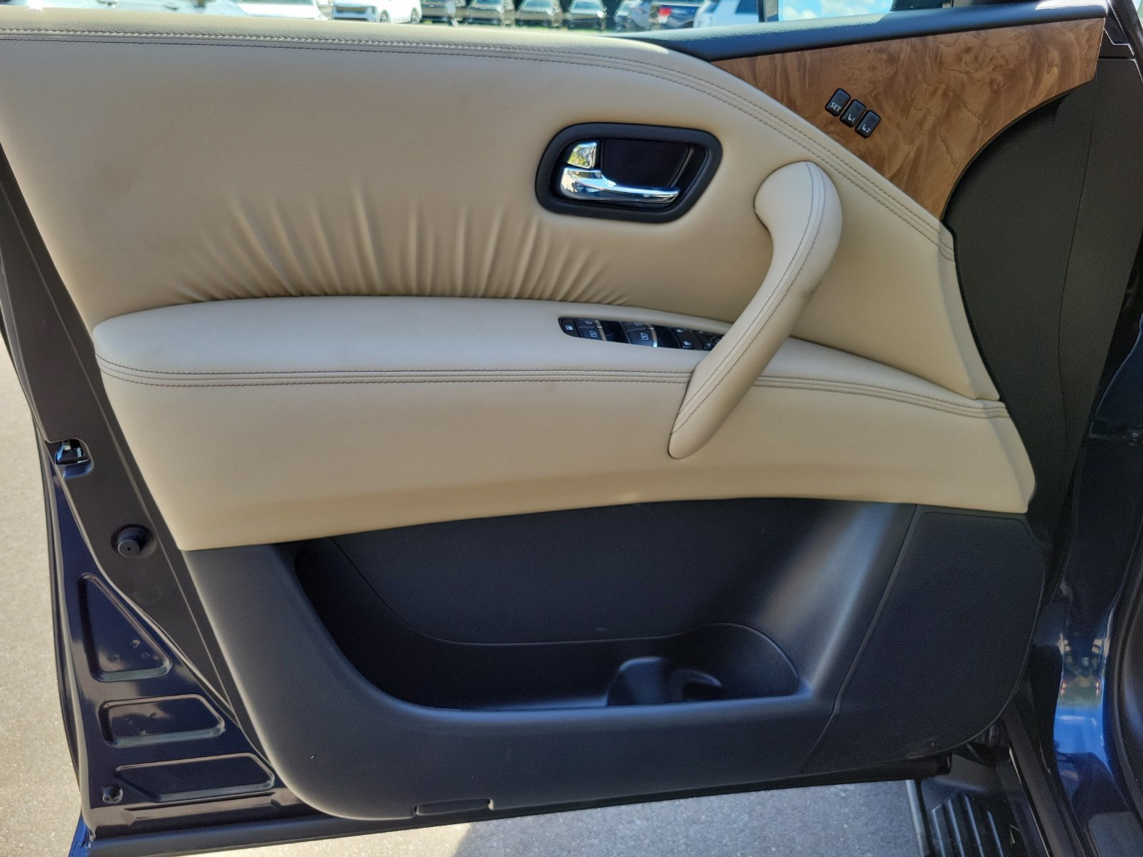 Used 2023 Nissan Armada SL w/ Captain's Chairs Package AWD/4WD image 7