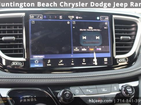 Used 2026 Chrysler Pacifica Select image 26