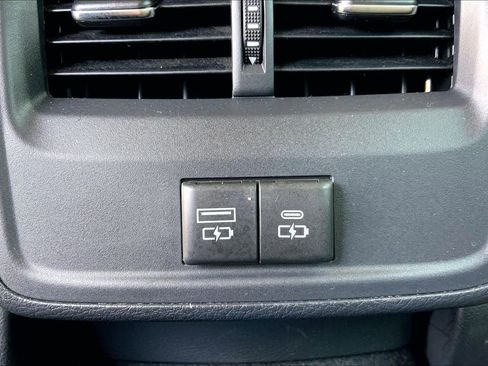 Used 2022 Toyota Avalon XLE image 34