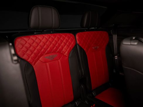 Used 2021 Bentley Bentayga AWD/4WD image 64