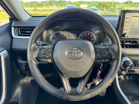 Used 2021 Toyota RAV4 LE AWD/4WD image 7
