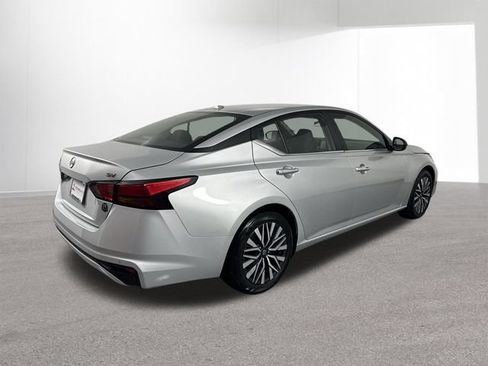 Used 2024 Nissan Altima 2.5 SV FWD image 32