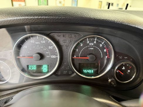 Used 2014 Jeep Wrangler Unlimited Sahara w/ Dual Top Group AWD/4WD image 19