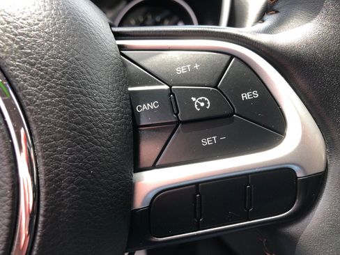 Used 2018 Jeep Compass Limited AWD/4WD image 33