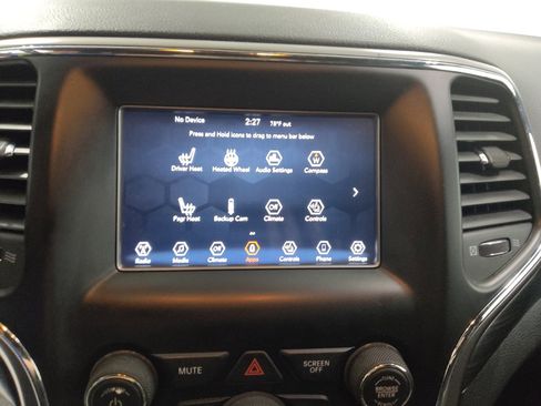 Used 2019 Jeep Grand Cherokee Laredo AWD/4WD image 25