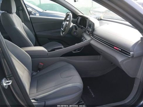 Used 2021 Hyundai Elantra SE FWD image 4