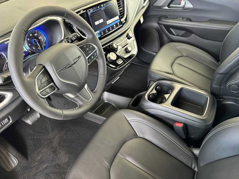 New 2026 Chrysler Pacifica Select FWD image 7