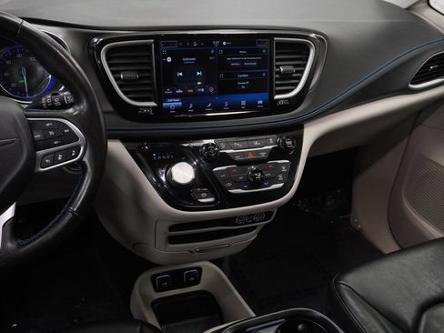Certified 2021 Chrysler Pacifica Touring-L FWD image 24