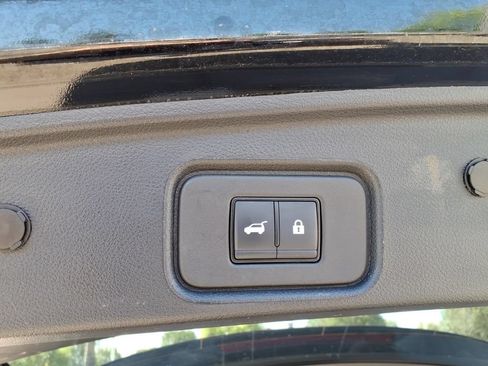 Certified 2025 Nissan Pathfinder SV FWD image 9