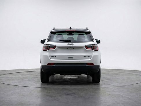 Used 2025 Jeep Compass Limited image 7