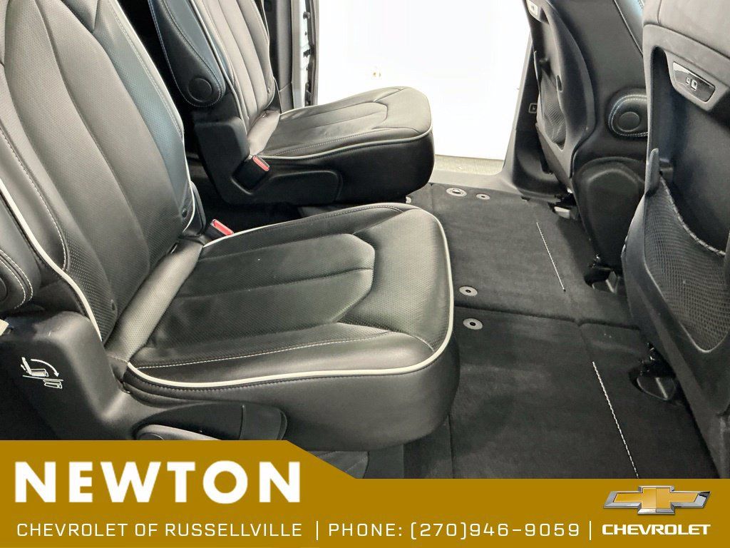 Used 2025 Chrysler Pacifica Limited FWD image 20