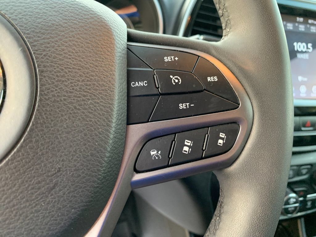 Used 2022 Jeep Cherokee Limited AWD/4WD image 28