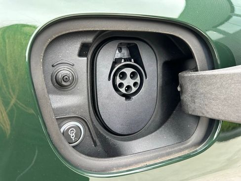 Certified 2025 Porsche Macan 4S Electric image 46