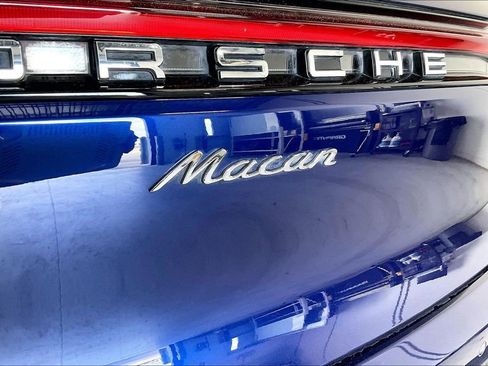 Used 2022 Porsche Macan AWD/4WD image 9