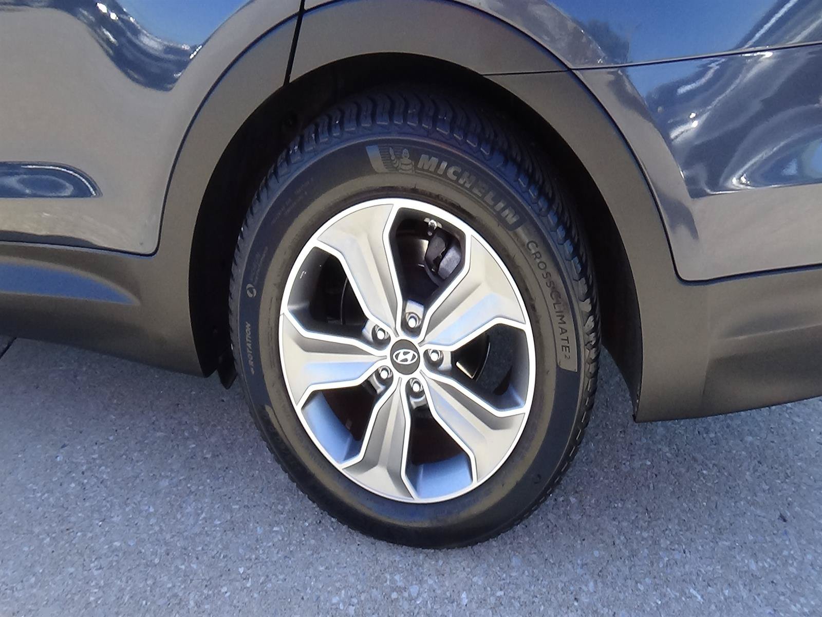 Used 2016 Hyundai Santa Fe SE FWD image 9