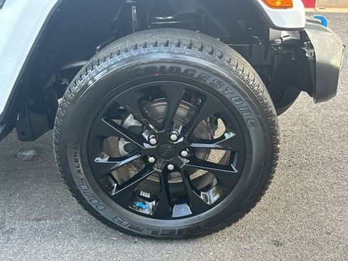 Used 2023 Jeep Wrangler Unlimited Sahara w/ Cold Weather Group image 14