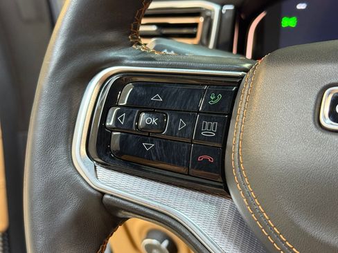 Used 2022 Jeep Grand Wagoneer Series III w/ Rear Seat Video Group 1 image 28