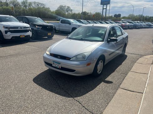 Used 2001 Ford Focus LX FWD image 4