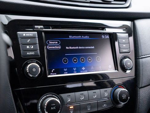 Used 2018 Nissan Rogue S AWD/4WD image 21