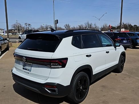 New 2026 Volkswagen Taos SE FWD image 5
