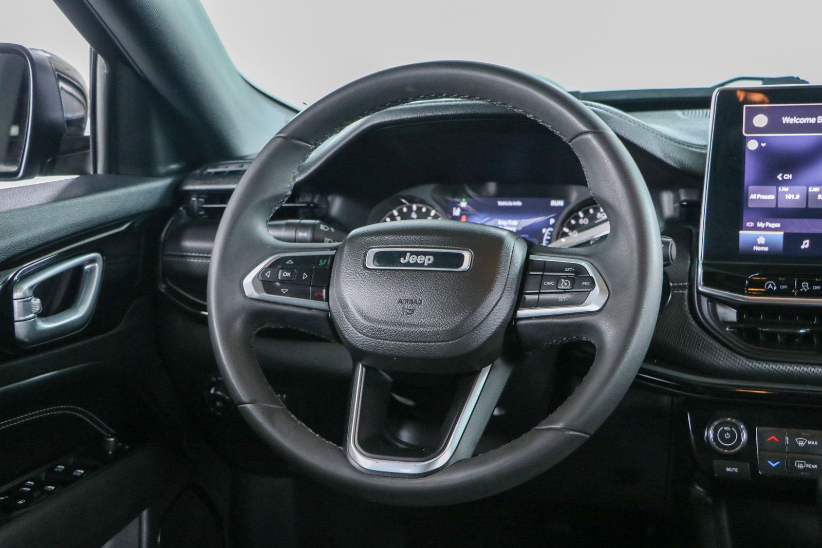 Used 2022 Jeep Compass Latitude FWD image 12
