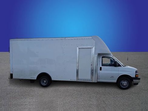 New 2025 Chevrolet Express 4500 Extended w/ Power Convenience Package RWD image 3