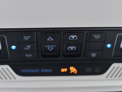 Used 2025 Ford Expedition Active image 34