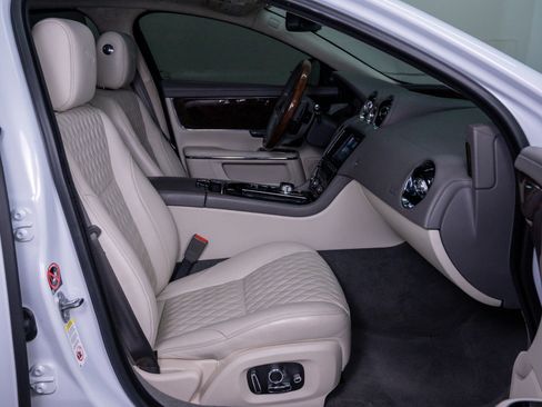 Used 2017 Jaguar XJ L Portfolio image 10