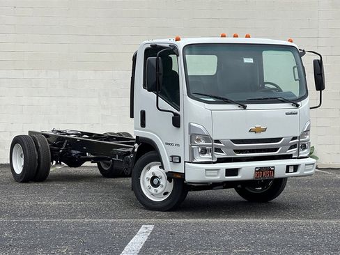 New 2025 Chevrolet Low Cab Forward 5500XG image 2