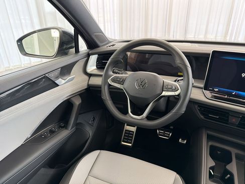 New 2026 Volkswagen Tiguan SE R-Line FWD image 27