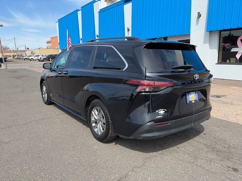 Used 2021 Toyota Sienna XLE AWD/4WD image 7