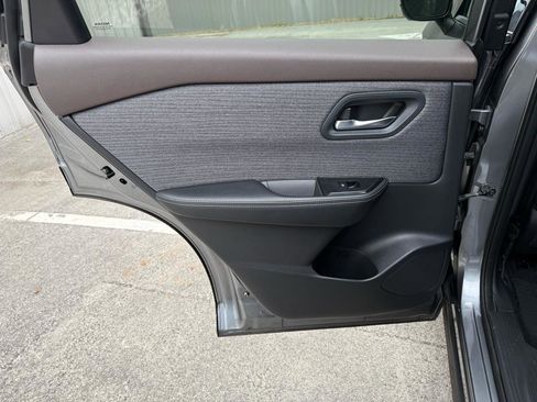 Used 2021 Nissan Rogue SV image 21