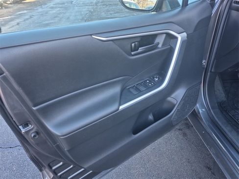 Used 2022 Toyota RAV4 LE image 20
