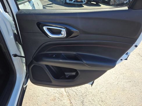 Certified 2025 Jeep Compass Trailhawk AWD/4WD image 10