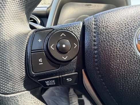 Used 2013 Toyota RAV4 XLE AWD/4WD image 5