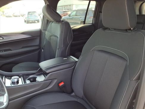 New 2026 Jeep Grand Cherokee Laredo AWD/4WD image 10