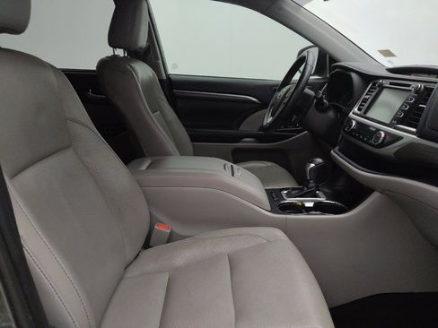 Used 2019 Toyota Highlander Limited image 21