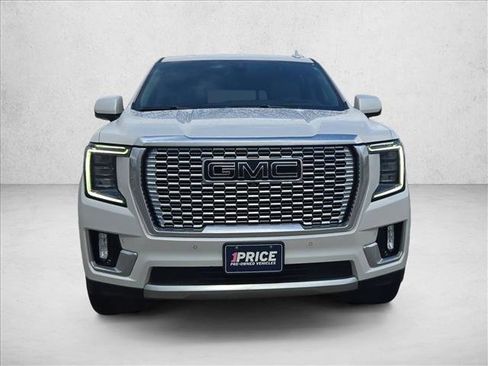 Used 2021 GMC Yukon XL Denali w/ Denali Premium Package image 2