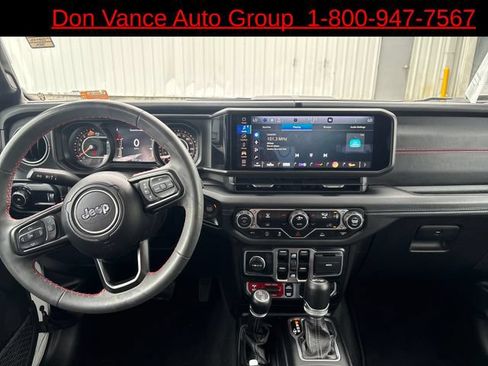 Used 2024 Jeep Wrangler Unlimited Rubicon AWD/4WD image 13