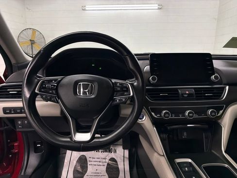 Used 2018 Honda Accord Touring image 7