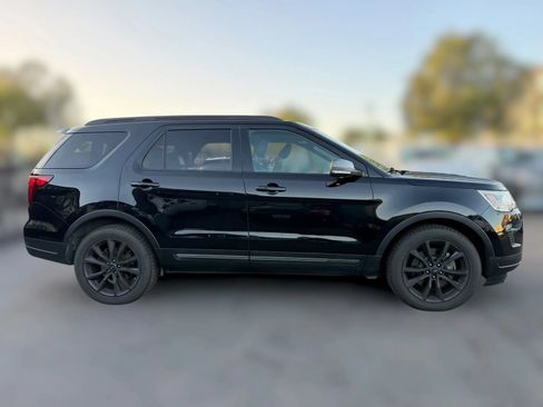 Used 2019 Ford Explorer XLT w/ Equipment Group 202A FWD image 6