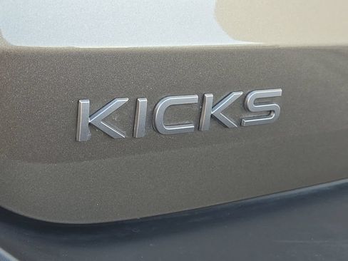Used 2025 Nissan Kicks SV AWD/4WD image 32