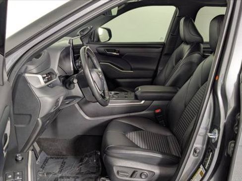 Used 2024 Toyota Highlander XSE FWD image 13
