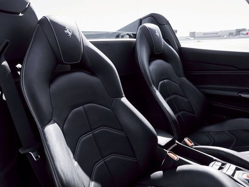 Used 2018 Ferrari 488 Spider image 45