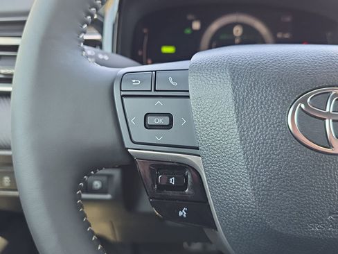 Used 2025 Toyota Camry SE image 13