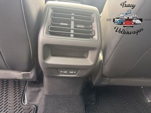 New 2025 Volkswagen Tiguan SE image 21