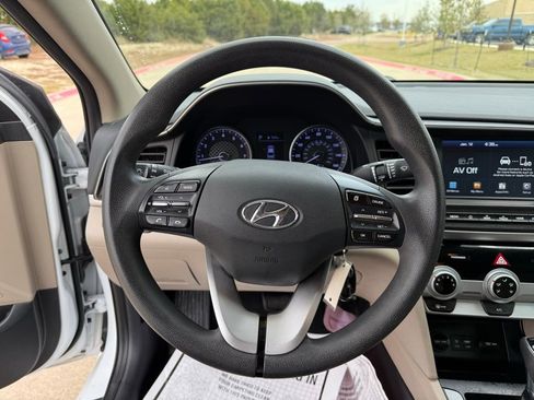 Used 2019 Hyundai Elantra SEL image 15