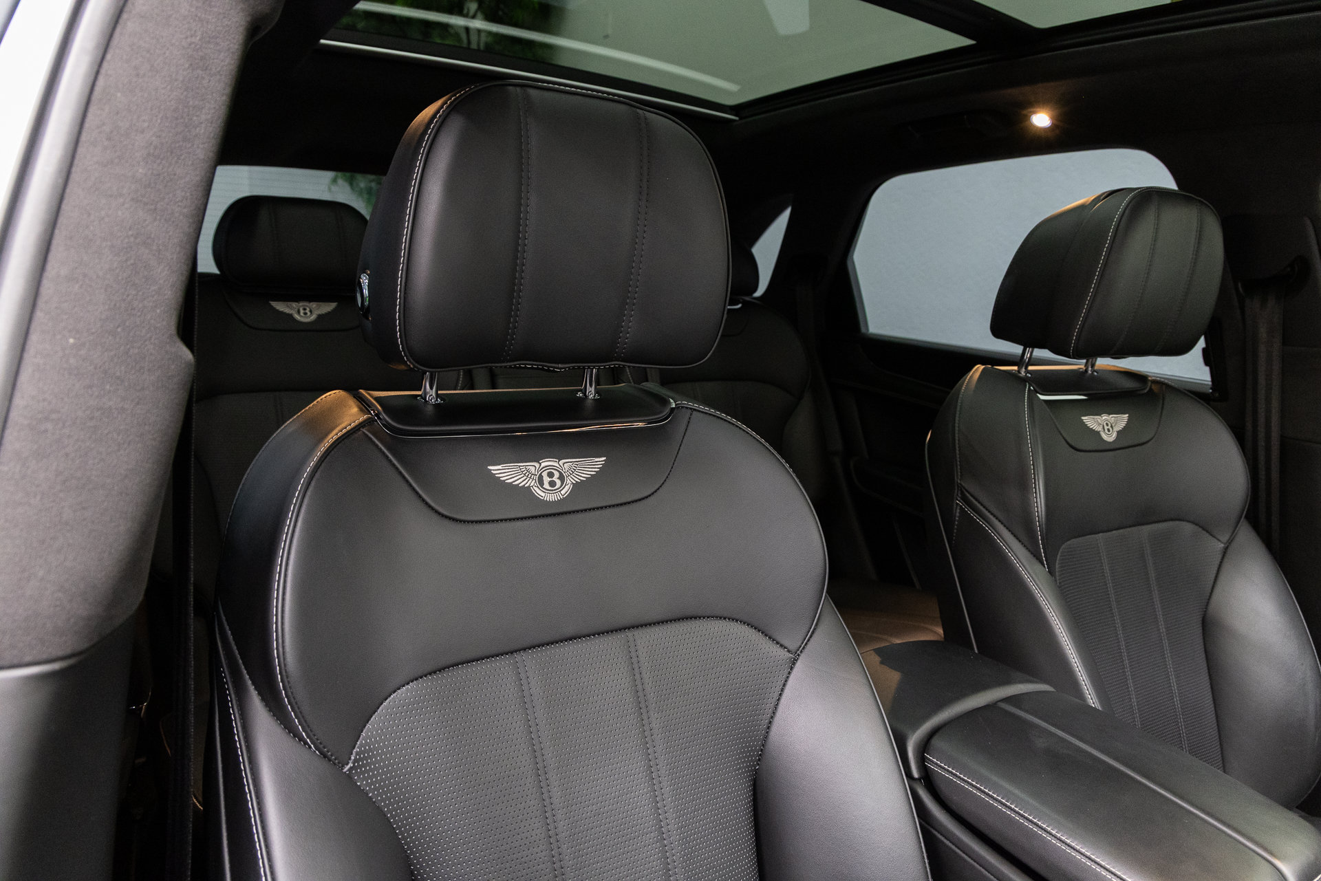 Used 2019 Bentley Bentayga AWD/4WD image 22