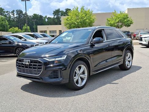 Used 2022 Audi Q8 Premium image 3
